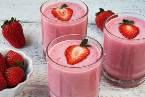 How to make strawberry smoothie