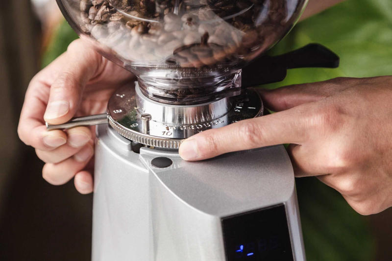 Hướng dẫn điều chỉnh độ mịn máy xay cà phê