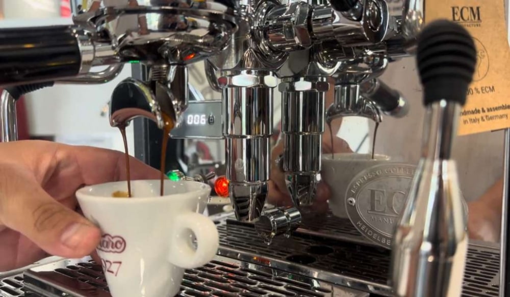 Cách Sử Dụng Máy Pha Cà Phê Để Pha Espresso Chuẩn Vị