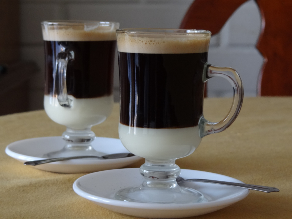 How do countries around the world drink coffee?