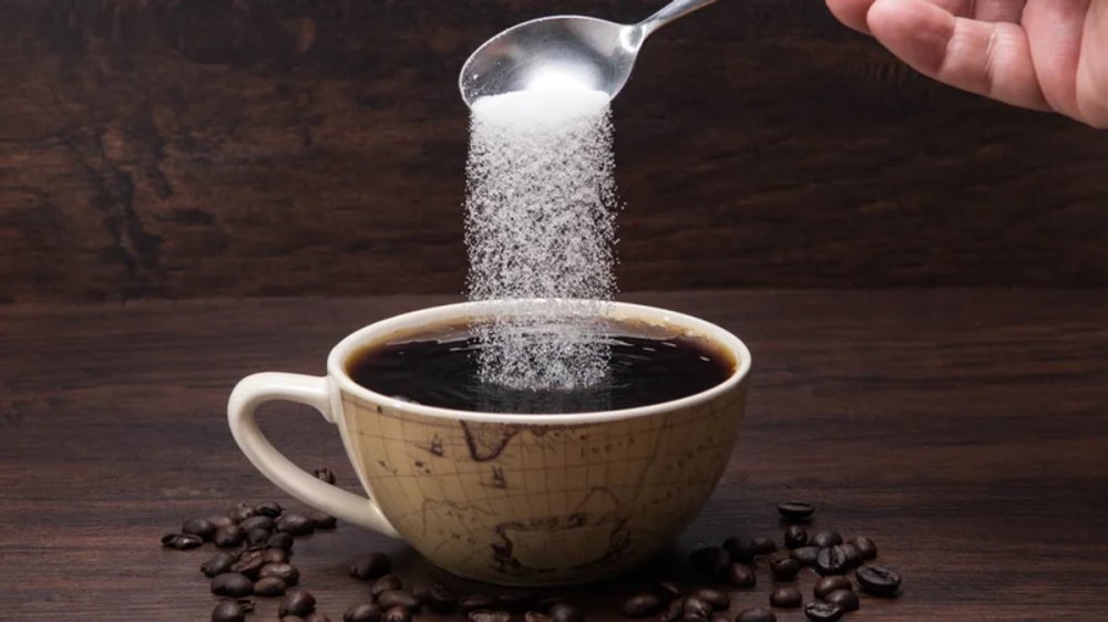 Pha cà phê đen có đường thơm ngon với công thức đơn giản