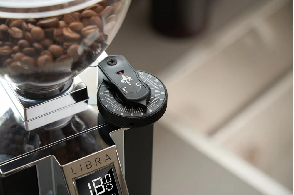 Eureka Mignon Libra 65 AP với công nghệ xay theo trọng lượng Grind by Weight chính xác