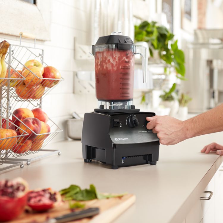 REVIEW THE VITAMIX INDUSTRIAL BLENDERS