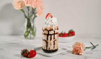 Cách làm Chocolate Latte Dâu đơn giản tại nhà