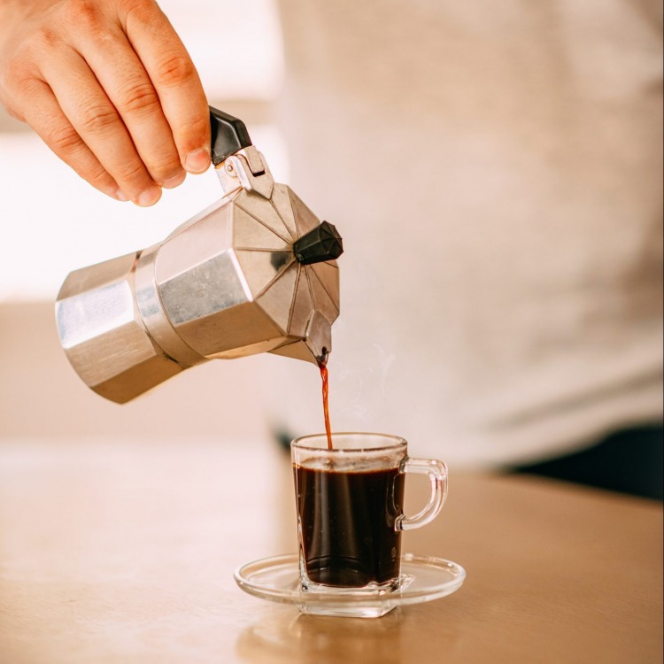 Ấm pha cà phê là gì? Phân loại, Cách chọn và Hướng dẫn sử dụng hiệu quả tại nhà