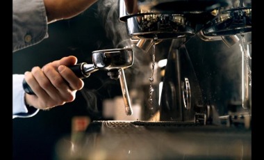 Lý do máy pha cà phê bị tắc và cách khắc phục hiệu quả