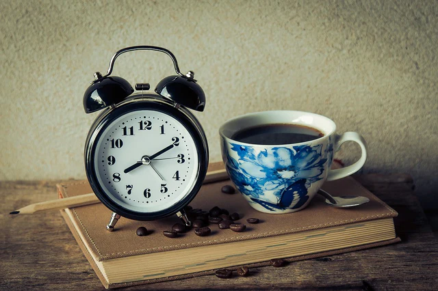Uống cà phê đêm có tốt không? Thời điểm tốt nhất để uống cà phê?